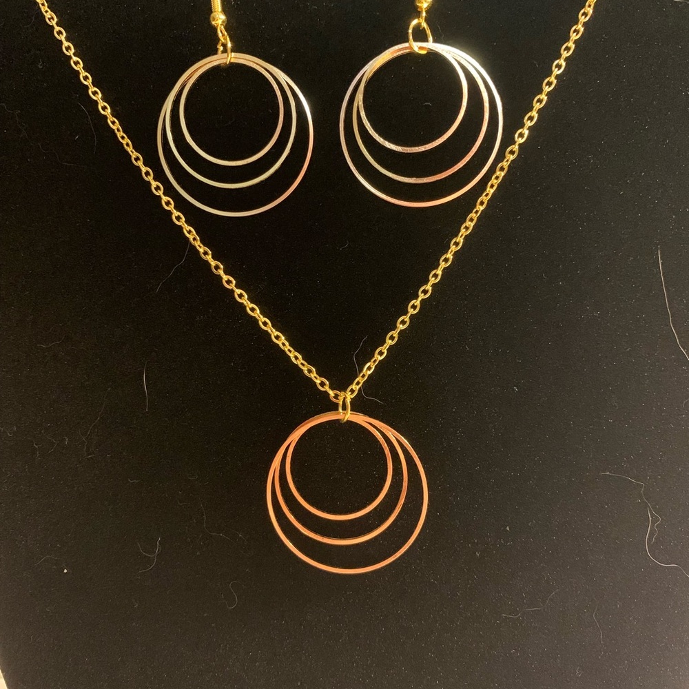 Elegant Gold Triple Floating Hoop Necklace and Earring Set